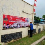 FORJUMIS Pasang Spanduk Ucapan HUT RI Ke 75 Didepan Kantor Para Muspika Pasar Kemis