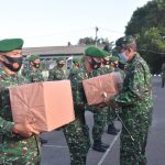 Danrem 044/Gapo Beri Penghargaan Pada Prajurit Berprestasi