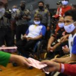 Ketua Persit KCK PD 111/Siliwangi Dampingi Ketua Umum Persit KCK Beri Bantuan Kepada Atlet Disabilitas
