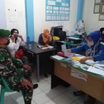 Babinsa Serda Suwardi Komsos dengan Ketua RW 05 Bahas Kesejahteraan Warga