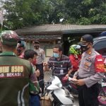 Polsek Muara Gembong Ajak dan Bagikan Masker Pada Nelayan dan Warga Pesisir