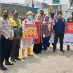 Datangkan Seni Tradisional Lengser 1000 Masker di Berikan Pada Masyarakat Cibarusah