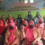 Kader PKK Desa Cibetok Bagikan Masker Gratis Pada Masyarakat