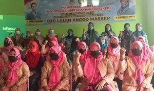Kader PKK Desa Cibetok Bagikan Masker Gratis Pada Masyarakat