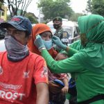Persit KCK Cabang XLII Kodim 0418/Palembang Bagikan Masker ke Masyarakat