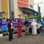 Jajaran Polres Metro Bekasi Bersama Pocong dan Keranda Mayat Kompanye Sambil Bagi-Bagi Masker