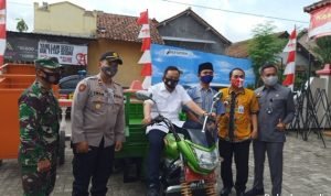 Bupati Serahkan Bantuan, Saat Verifikasi Proklim di Desa Mrenek Maos