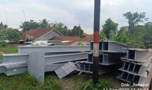 Rangka Baja Jembatan Kali Cilopadang Siap Dipasang