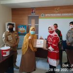 Peduli Covid-19 Tetti Rohatiningsih dan YSBS Salurkan Bantuan Alkes