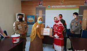 Peduli Covid-19 Tetti Rohatiningsih dan YSBS Salurkan Bantuan Alkes