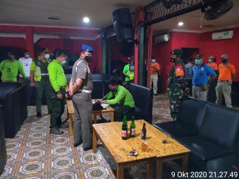 Buka di Saat PSBB, RM Cafe Disegel