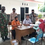 Tiga Pilar Kelurahan Tambahrejo Blora Pantau Pembagian BST, Sesuai Prokes