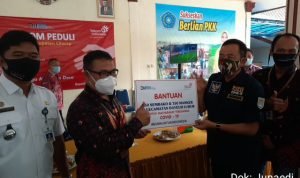 Bupati dan PT. Telkom Serahkan Bantuan Telkom Peduli