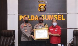 Kapolres Ogan Ilir Terima Penghargaan dari Kementerian LHK