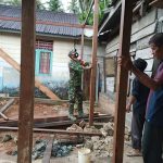 Babinsa Koramil 05/Simeulue Barat Kodim 0115/Simeulue, Bangun Rumah Layak Huni untuk Warga Tidak Mampu