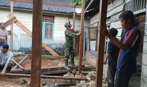 Babinsa Koramil 05/Simeulue Barat Kodim 0115/Simeulue, Bangun Rumah Layak Huni untuk Warga Tidak Mampu