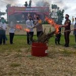 Kapolres Muratara AKBP Eko Sumaryanto Musnahkan Barang Bukti Ganja dengan dibakar