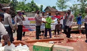 Baksos Polres Blora kepada Warga Desa Kutukan, Korban Angin Puting Beliung
