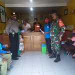 TNI Polri di Bogorejo Blora, Pantau Pembagian Bantuan Sosial Tunai