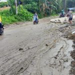 Masyarakat Kecamatan Tigarakasa Keluhkan Proyek Perbaikan Jalan Tak Kunjung Usai