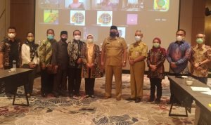 Penyerahan Persetujuan Substansi Raperda Perubahan RT RW Kabupaten Cilacap