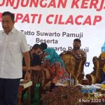 Kunjungan Kerja Bupati Cilacap Di Kroya Beserta Hj. Teti Rohatiningsih Berikan Bantuan