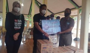 Wabup Cilacap dan Istri Berikan Bantuan di Posko Banjir Desa Tarisi