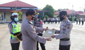Kapolres Mura Berikan Penghargaan Kepada 17 Personil