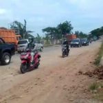 Hati-Hati! Jalan Raya Serang-Jakarta Desa Parigi Masih Dipenuhi Ceceran Tanah