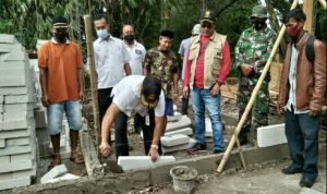 Camat Cisoka Hadiri Peletakan Batu Pertama RTLH di Desa Selapajang