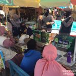 Polwan Polda Banten Berikan Imbauan Protokol Kesehatan di Pantai Karangantu