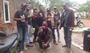 DPAC Ormas BPPKB Banten Pebayuran Bagikan Masker Kepada Pengguna Jalan