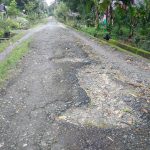 Warga Keluhkan Jalan Menuju Dermaga Desa Sambay yang Memprihatinkan