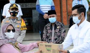 Pemkab Mura Salurkan Bantuan BIN Kepada 10 Ponpes