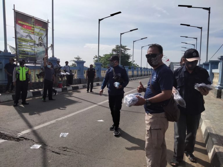 Awal Tahun 2021 Media Info Pebayuran Giat Bagikan Masker