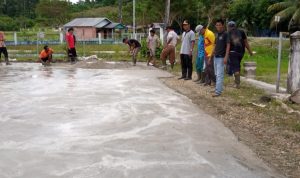 Gotong Royong Bersama, Pembuatan Lapangan Badminton di Depan Kantor Camat Teluk Dalam