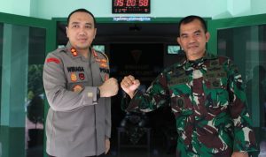 Sinergitas TNI – Polri, Kapolres Blora AKBP Wiraga datangi Yonif 410/Alugoro