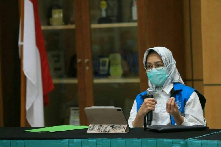 PPKM Diberlakukan, Airin Tanda tangani Surat Edaran