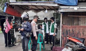 Waka Polsek Pasar Kemis Pimpin Ops Yustisi Masker di Desa Sukamantri