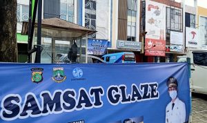 Kantor Gerai Samsat Glaze, Diduga Tidak Patuhi Protokol Kesehatan