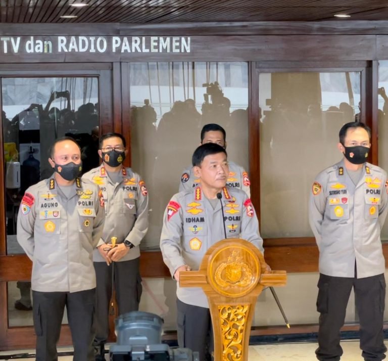 Komjen Sigit Dikawal Senior-Junior Saat Fit and Proper Test 