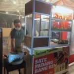 Kena PHK, Bang Beni Alih Profesi Jadi Tukang Sate