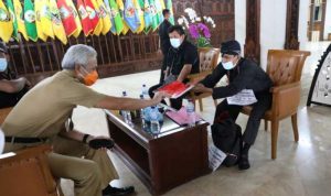 Setelah 5 Hari Berjalan Kaki, Lilik Yuliantoro Bertemu dengan Gubernur Jateng