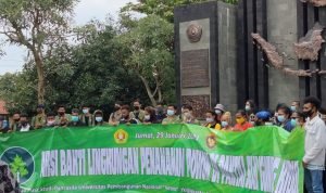 500 Pohon Ditanam Mahasiswa Papua di Sepanjang Garis Pantai Slili Yogyakarta