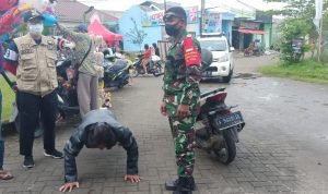 Hindari Covid-19, Warga Yang Langgar Diberikan Hukuman Push Up