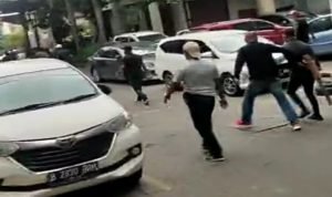 Dua Kelompok Ormas Bentrok di Apartement City Park Cengkareng