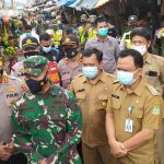 Kapolres dan Dandim Kabupaten Bekasi Bagikan Masker Gratis Kepada Para Pedagang