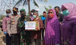 Kapolrestro Tangerang Kota Letakan Batu Pertama Rumah Ambruk Akibat Angin Puting Beliung