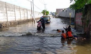Jalan Raya Cikande – Songgom dan Kampung Parigi Wetan Terendam Banjir