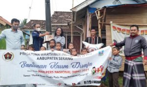 PWI Kabupaten Serang Bagikan Sembako ke Ponpes Yatim Piatu Haisalam